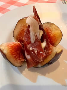 higos con jamón y gorgonzola